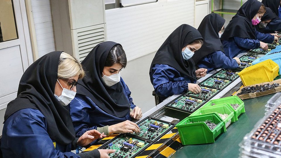 آیا جنگ و بحران، مجوز قانونی برای تعلیق قرارداد کار است؟