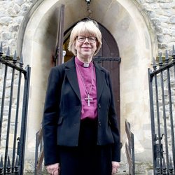 سارا مولالی تاریخ کلیسای انگلستان را تغییر داد