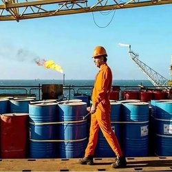 کارگران پیمانکاری نفت در انتظار رفع تبعیض؛ سه مطالبه اصلی برای تحقق عدالت