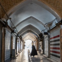 در دل خلوتی یک بازار قدیمی