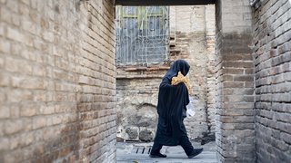 یارانه و کالابرگ زنان آسیب‌دیده، گروگان قوانین