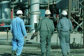 بازسازی یا بیکارسازی؟