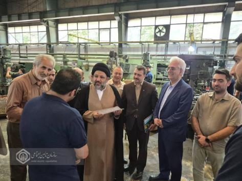 تجلیل از کارگران سادات در شرکت قطعات جلوبندی خودرو لاهیجان