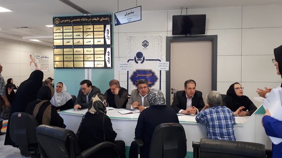 برپایی میز خدمت در بیمارستان سبلان اردبیل