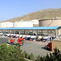 نفتکش‌ها از بافت مسکونی شهران خارج می‌شوند