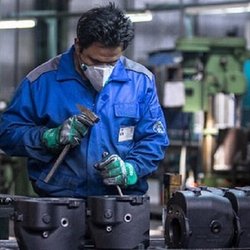 بازنگری مزایای کارگران شاید تا پایان شهریور