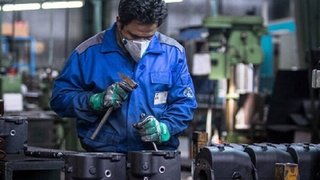 بازنگری مزایای کارگران شاید تا پایان شهریور