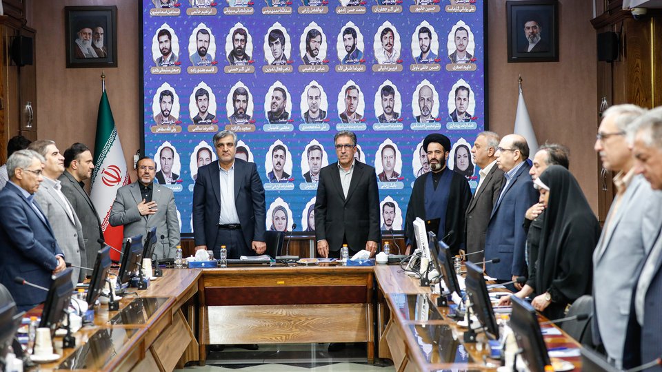 گزارش تصویری از نشست مدیران  تأمین اجتماعی و اعضای کمیسیون صنایع و معادن مجلس