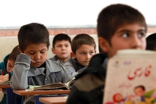 کودکان مهاجر از آموزش بازماندند؛ خانه‌نشینی دانش‌آموزان افغانستانی در فصل مدارس