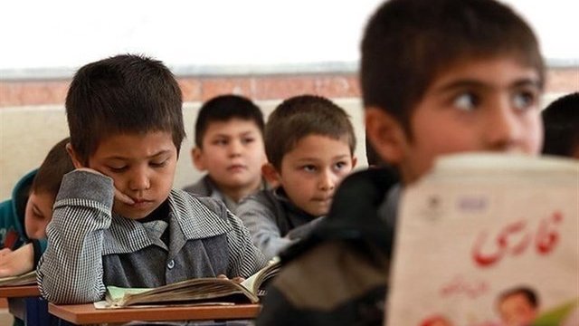 کودکان مهاجر از آموزش بازماندند؛ خانه‌نشینی دانش‌آموزان افغانستانی در فصل مدارس