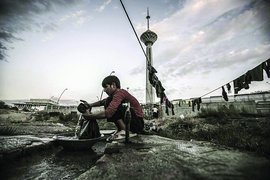 گذر از زندگی بخور و نمیز