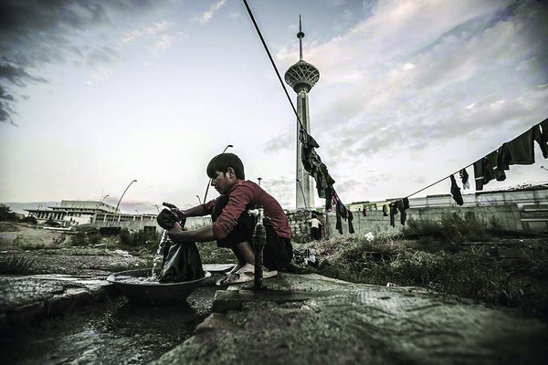 گذر از زندگی بخور و نمیز