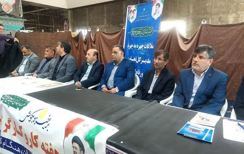 برپایی میز خدمت با حضور مدیر درمان تأمین‌اجتماعی خوزستان در مصلی نماز جمعه