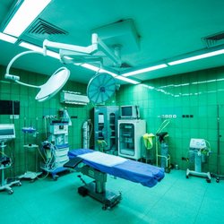 بلاگری در اتاق عمل؛ نظام پزشکی واکنش نشان داد