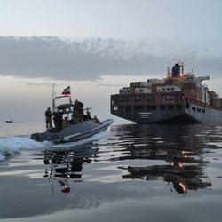 با بسته ماندن هرمز، صنعت جهان جایگزین دیگری ندارد