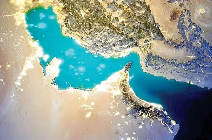 بررسی برکناری وزیر نیروی دریایی آمریکا؛ تنش‌های بسته شدن تنگه هرمز به پنتاگون رسید؟