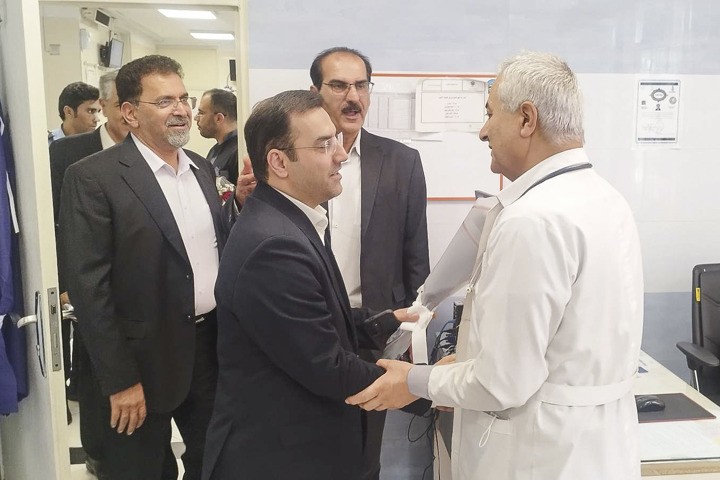 تقدیر سرپرست سازمان تأمین اجتماعی از کادر درمان درمانگاه ۲۲ بهمن تهران