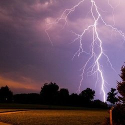 صاعقه در هند ۱۴ کشته برجای گذاشت