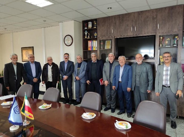 نشست هم‌اندیشی مدیر درمان تأمین‌اجتماعی سمنان با رؤسای کانون‌های بازنشستگی کارگری