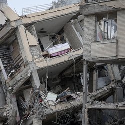 انگار نامرئی شدیم؛ جنگ‌زدگانی سرگردان بین هتل‌ها و شهرداری