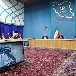 پزشکیان: پنل‌های خورشیدی نباید در گمرک بمانند