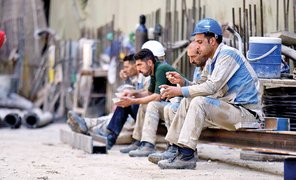کاهش بیکاری یا کوچک شدن بازار کار؟