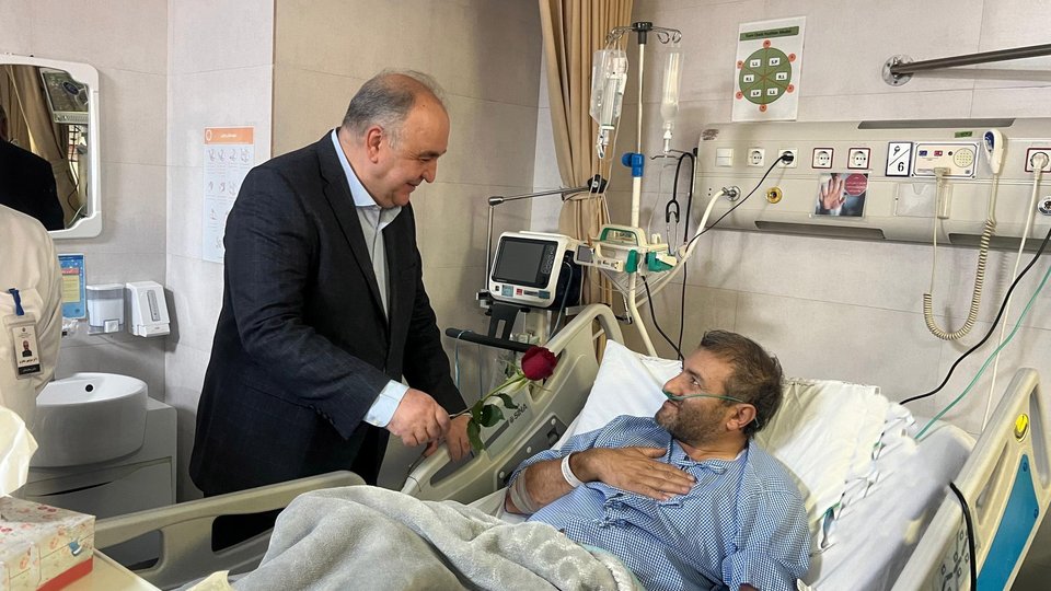 عیادت مدیر درمان تأمین‌اجتماعی آذربایجان‌شرقی از بیماران بیمارستان ۲۹ بهمن