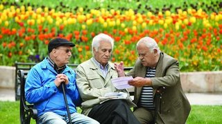 زمزمه در مجلس برای افزایش حقوق کارگران بازنشسته؛ بهارستانی‌ها خود آستین بالا بزنند