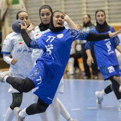 دختران هندبالیست در رقابت‌های لیگ برتر زنان