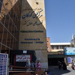 بیمارستانی با ۴۰ هزار عمل جراحی  و  تراز مالی منفی در سال