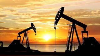 ریختن سوخت روی آتش جهانی