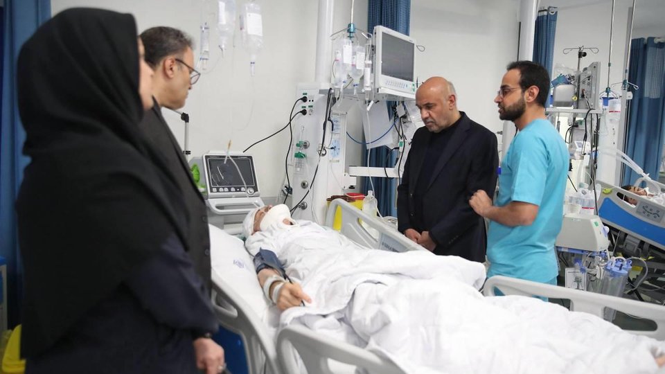 تقدیر وزیر رفاه از تلاش شبانه‌روزی کادر درمان تأمین اجتماعی