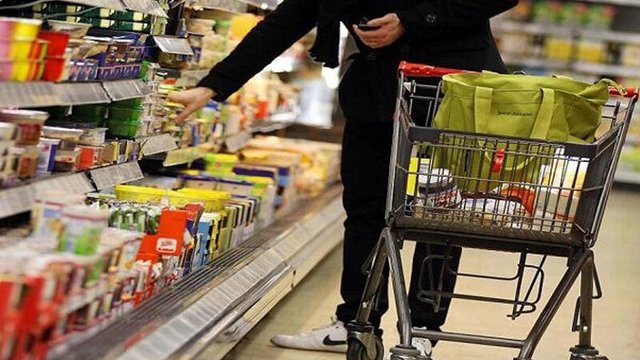 افزایش قیمت برخی مواد غذایی با وجود ذخایر کافی؛ نرخ ارز عامل اصلی تغییرات بازار