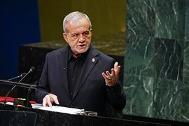 سه رهبر، سه تریبون، یک نام مشترک