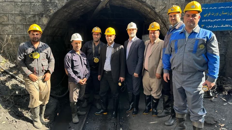 مدیرکل تأمین اجتماعی گلستان پای درد دل کارگران معدن زمستان یورت نشست