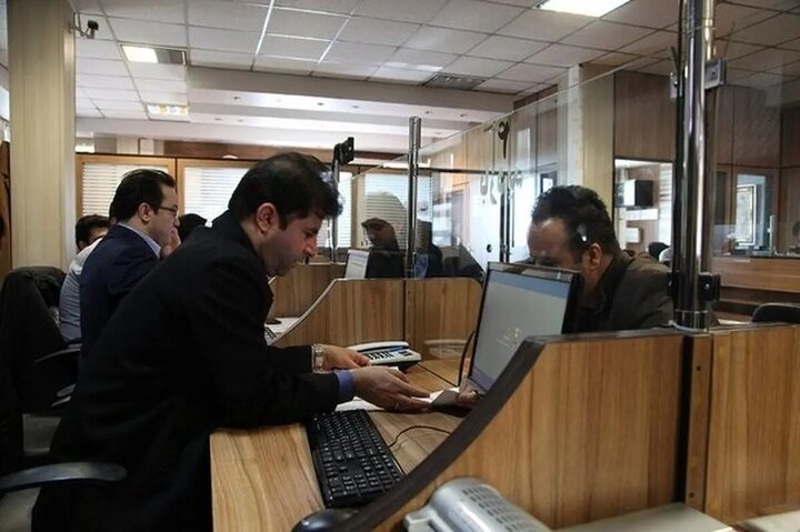 سخنگوی سازمان اداری: به حضور کارکنان ادارات بعد از ساعت ۱۳ اضافه‌کاری تعلق نمی‌گیرد
