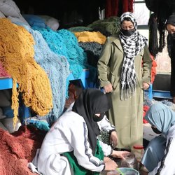 کاهش شدید مشارکت زنان در بازار کار افغانستان