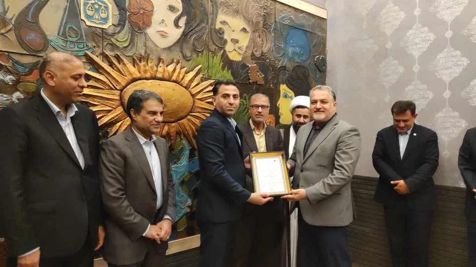 تقدیر از مدیر و کارکنان هتل هما بندرعباس برای خدمت‌رسانی به آسیب‌دیدگان جنگ