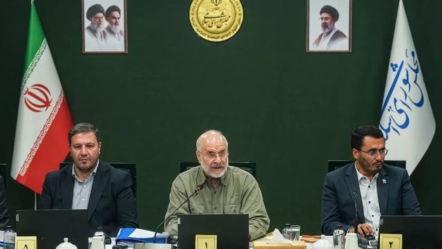 نامه مهم قالیباف به پزشکیان؛ دریافت وجه از فروشگاه‌ها و بانک‌ها در طرح کالابرگ غیرقانونی است