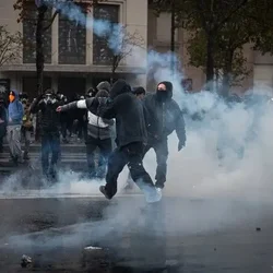 بازداشت بیش از ۱۳۰۰ نفر در فرانسه