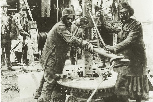 دیالکتیک عقب‌ماندگی: نگاهی تاریخی موانع توسعه پایدار اقتصاد ایران