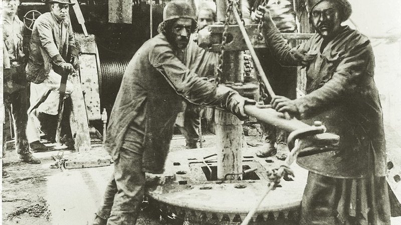 دیالکتیک عقبماندگی: نگاهی تاریخی موانع توسعه پایدار اقتصاد ایران