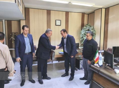 تجلیل مدیرکل تامین‌اجتماعی قم از رییس و کارکنان شعبه یک