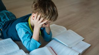 «اختلال زبان رشدی» چیست و چگونه آن را تشخیص می‌دهیم؟