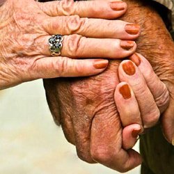 ازدواج ۸۰ ساله‌های ایرانی از ابتدای امسال؛ ۱۷ زن و ۷۰۰ مرد