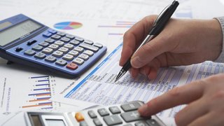برخورد با متخلفان مالیاتی ادامه دارد