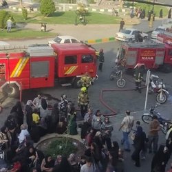 حریق انباری مجتمع تجاری در مشهد؛ تخلیه ۱۰۰ نفر از ساکنان
