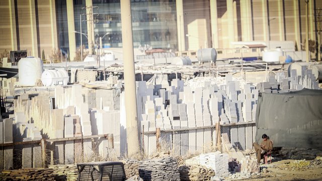 سنگ فروشی، یک کسب و کار رقابتی در شهرکی نوپا