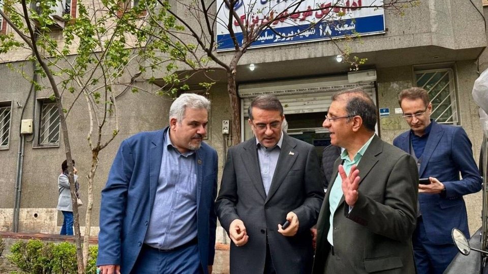 بازدید معاون رئیس‌جمهور از شعبه ۱۸ تأمین اجتماعی تهران