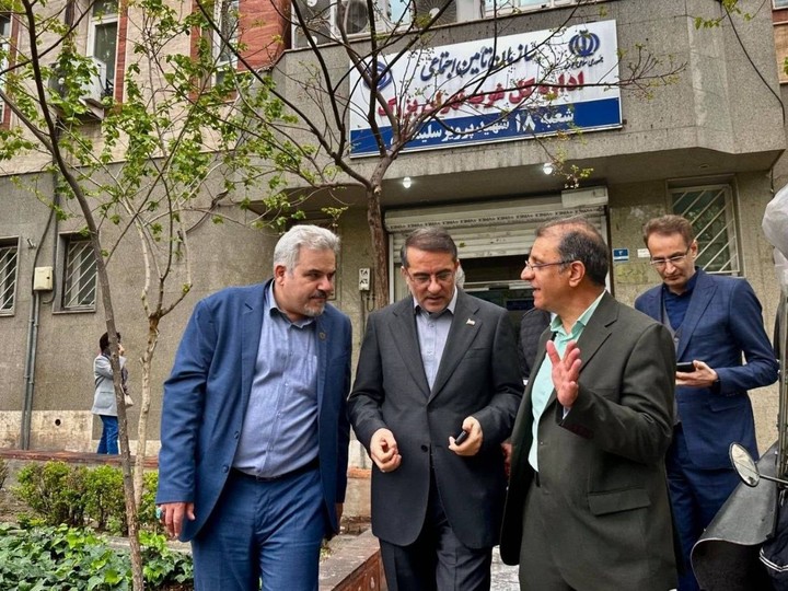 بازدید معاون رئیس‌جمهور از شعبه ۱۸ تأمین اجتماعی تهران